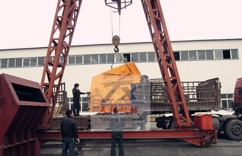 頁巖破碎設(shè)備發(fā)貨現(xiàn)場