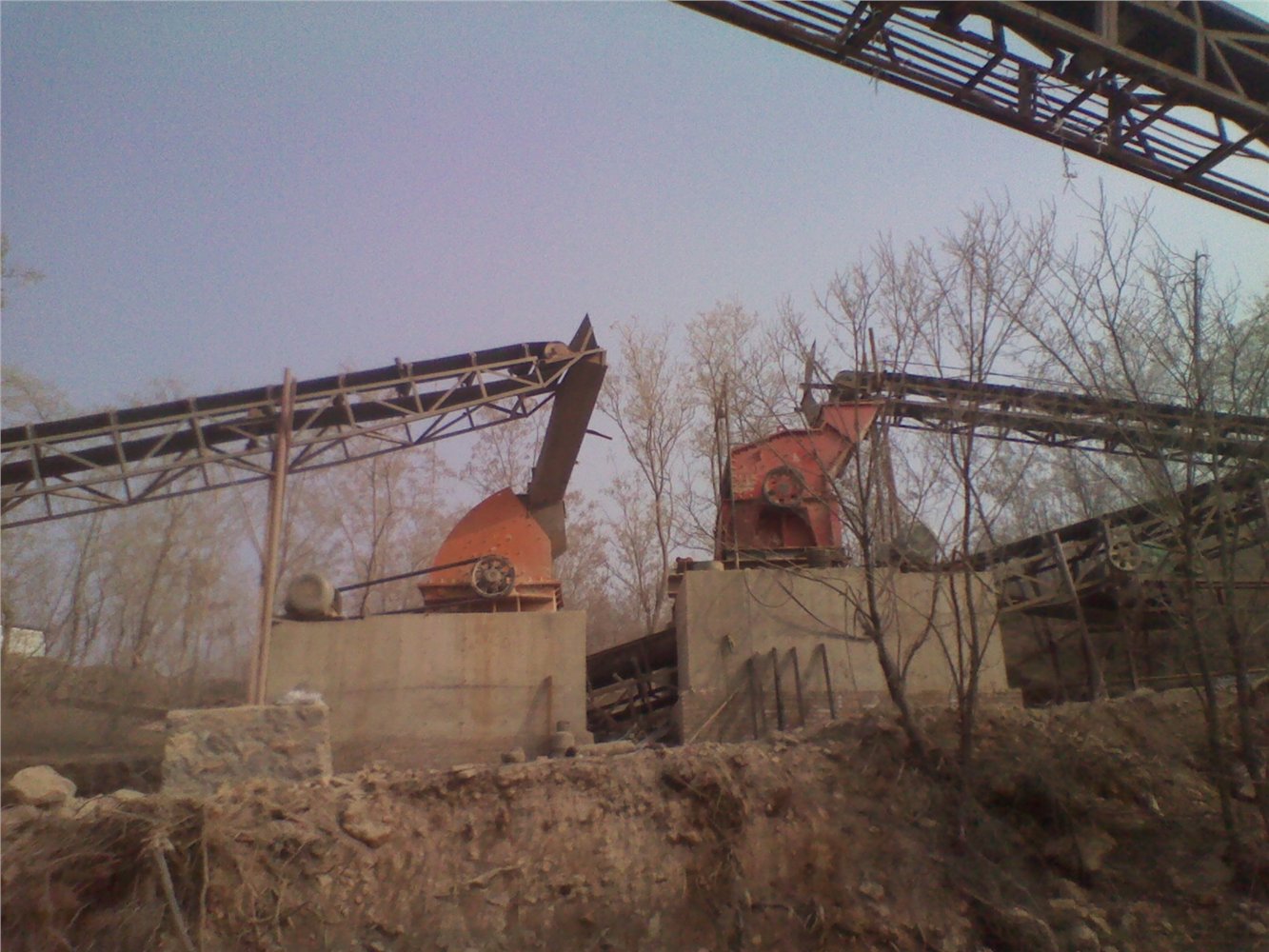 石料破碎機生產現(xiàn)場